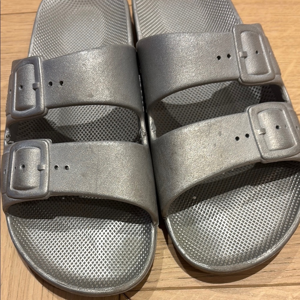 Freedom Moses Gray Double Strap Slide Sandals size 7 - Picture 4 of 7